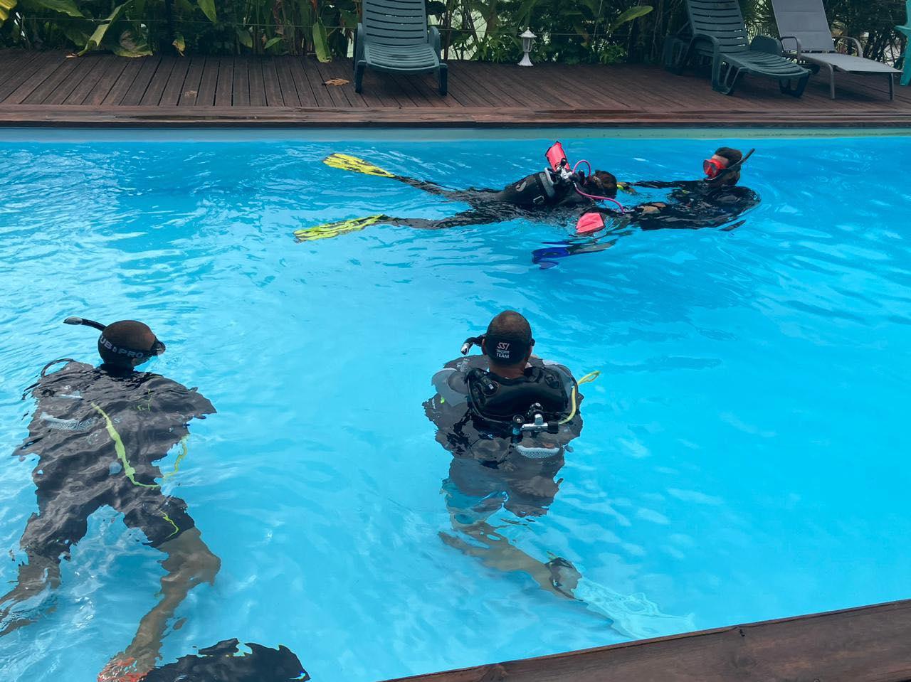 crossover piscine instructeur passerelle bleu passion guadeloupe reserve cousteau